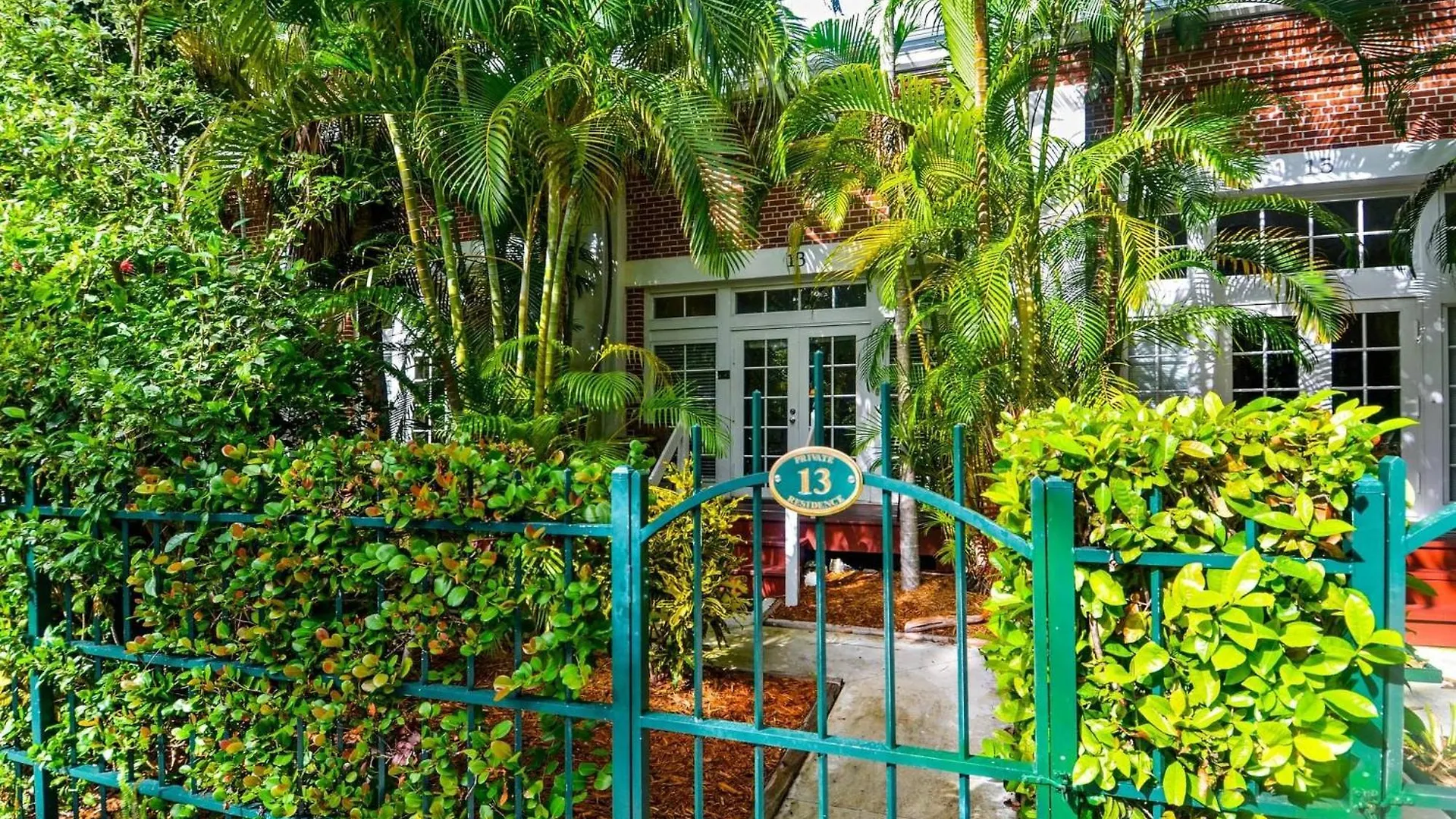 Key West Found By Avantstay Close To Shops W Patio Shared Pool Week Long Stays Only Key West